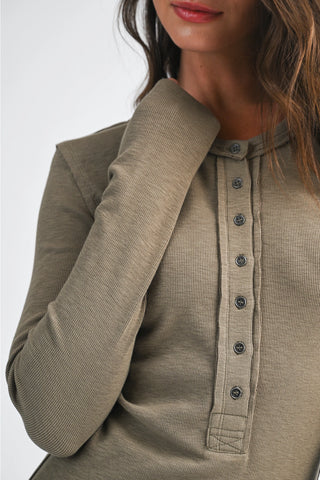Jancey Henley Top in Mushroom